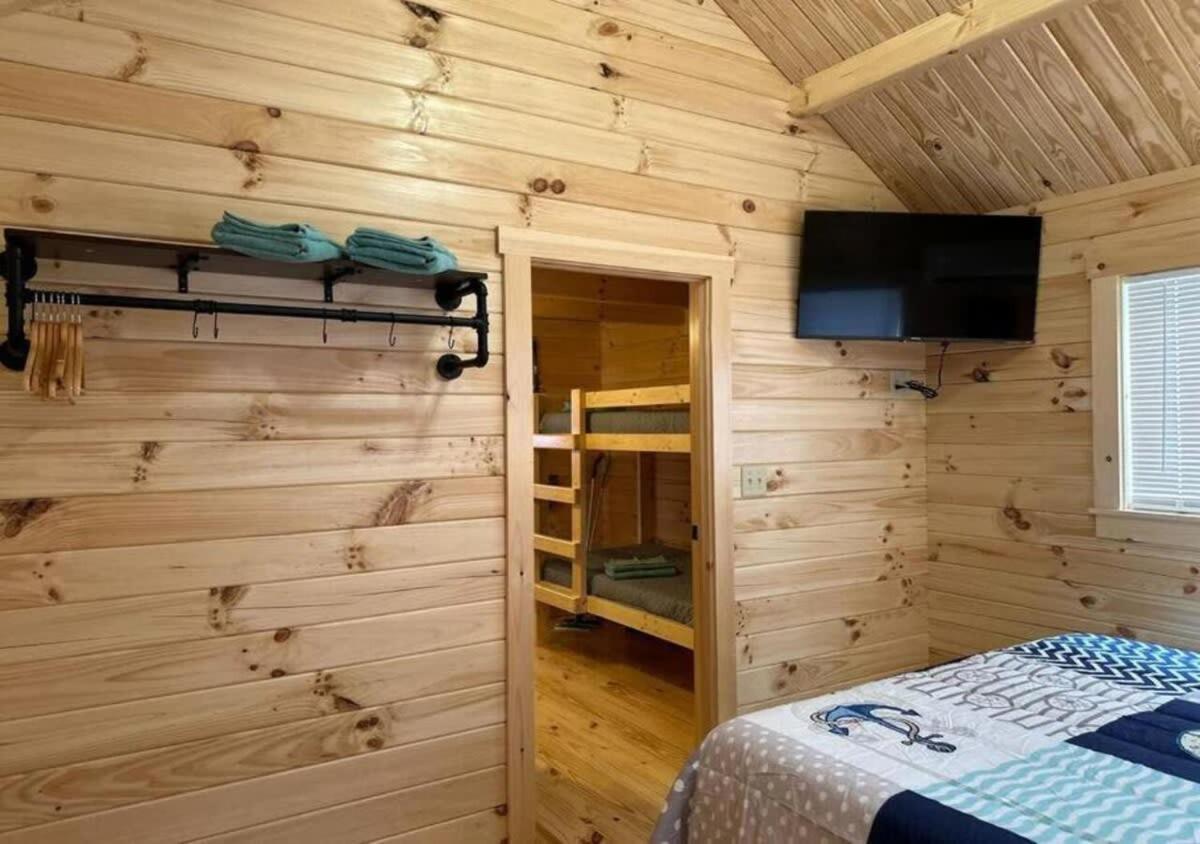 Get-Away Cabin In Surf City W Loft And Parking Exterior photo